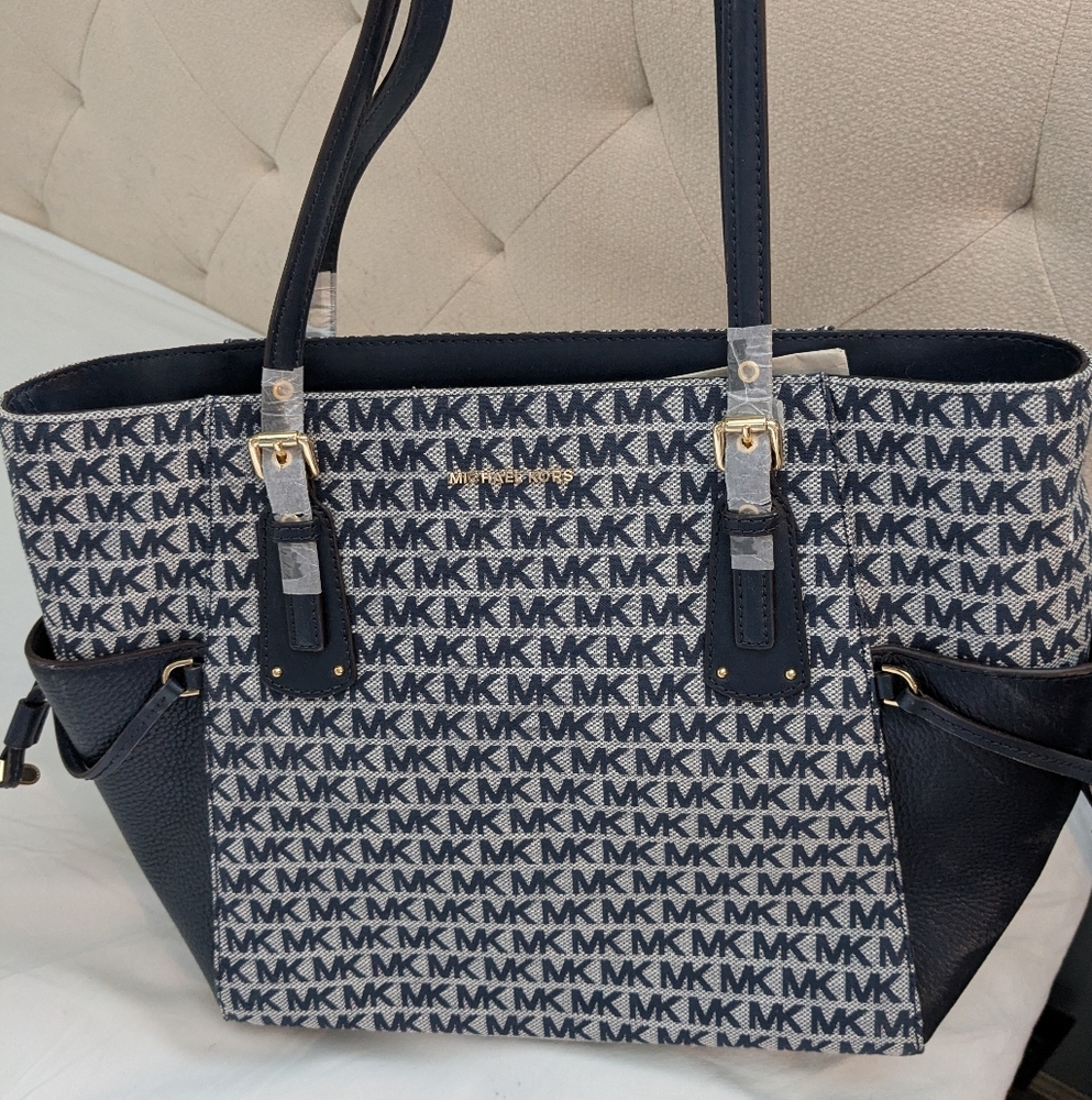 Brand new, never used Michael Kors purse